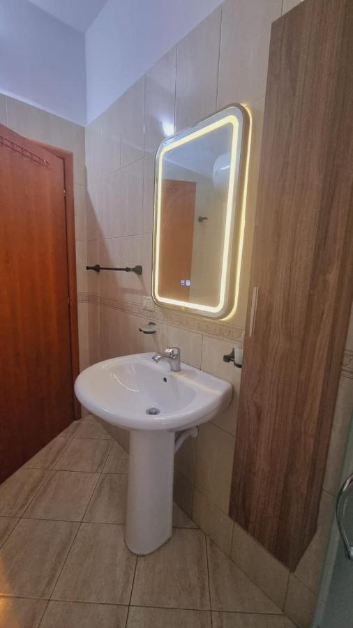 Ferienwohnung Liqeni Thate, Tirane Exterior foto